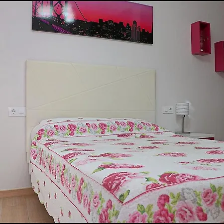 Апартаменти Cerca Playa Bateles *